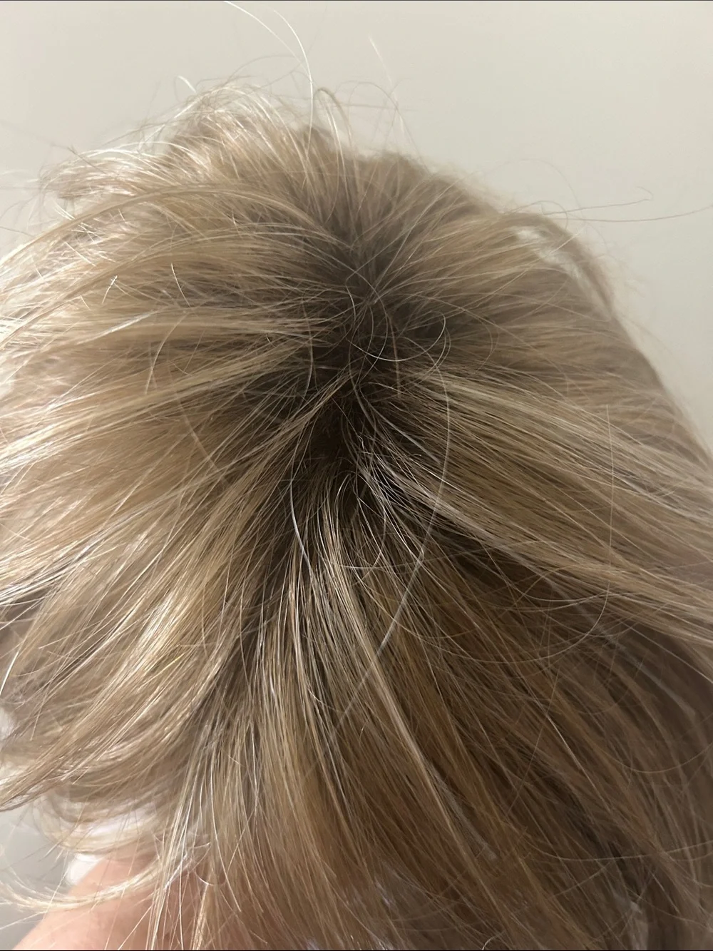 Noriko REESSE Honey Blonde Short Layered Wig - Natural Blonde
